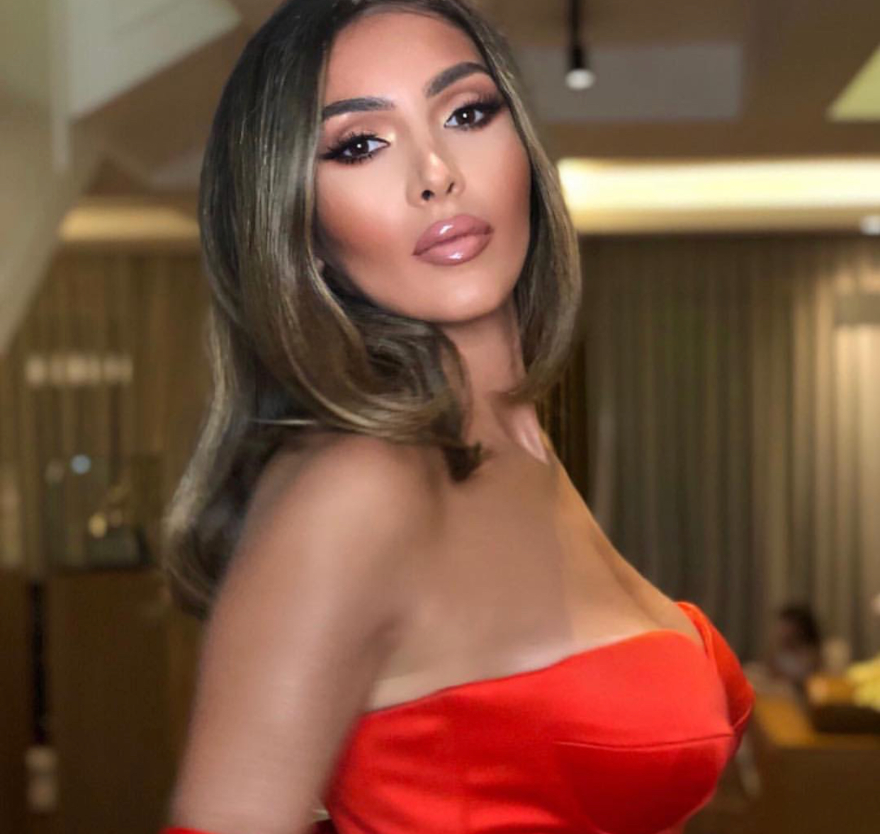 Nora Istrefi mahnitëse me fustan te kuq ( Foto )