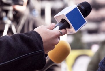 Si e inkurajon dhe mbështet media, luftën politike