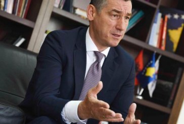 Veseli: Përçarja politike në vend po i shërben Vuçiqit