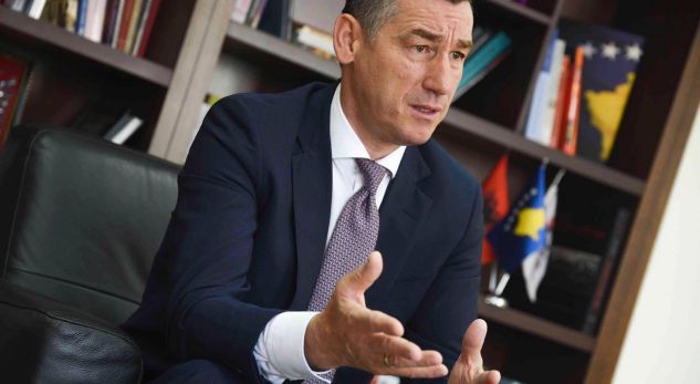 Veseli: Përçarja politike në vend po i shërben Vuçiqit