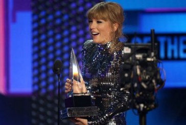 Taylor Swift triumfon në AMA-s, dështojnë këngëtaret shqiptare