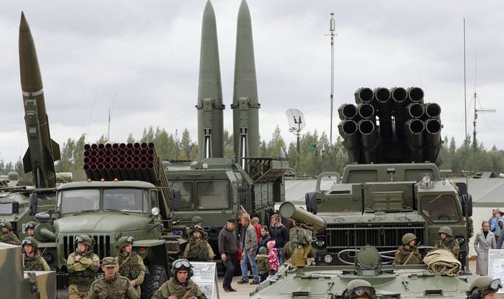 Rusia teston raketat në mes të manovrave të NATO-s
