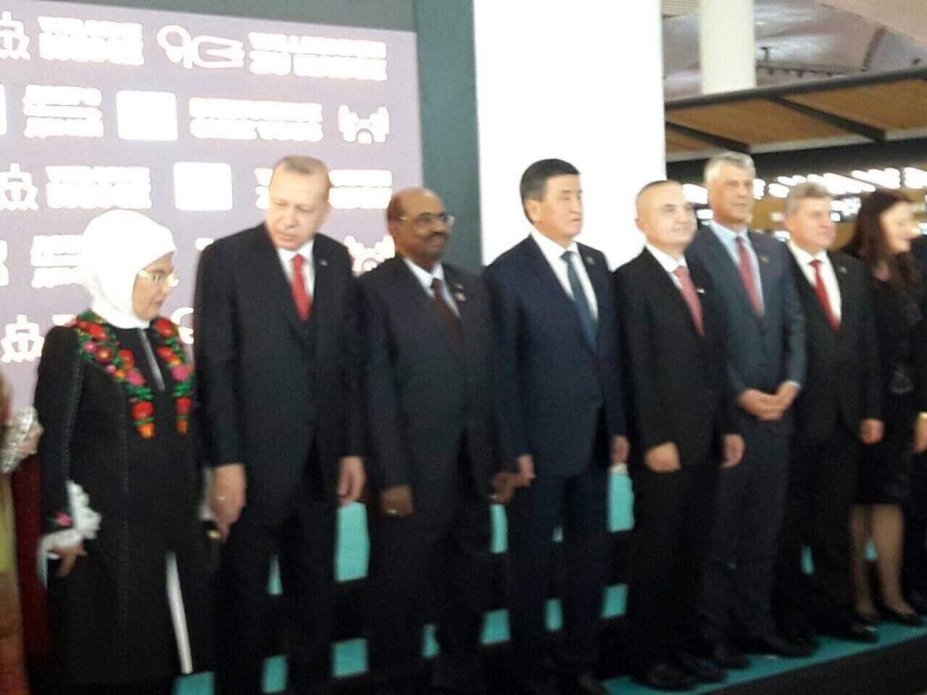 Thaçi e Vuçiq “takohen” edhe në Stamboll (Foto)