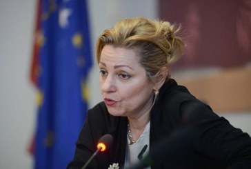 Apostolova kritikon politikanët kosovarë: Mos jepni data për liberalizim vizash