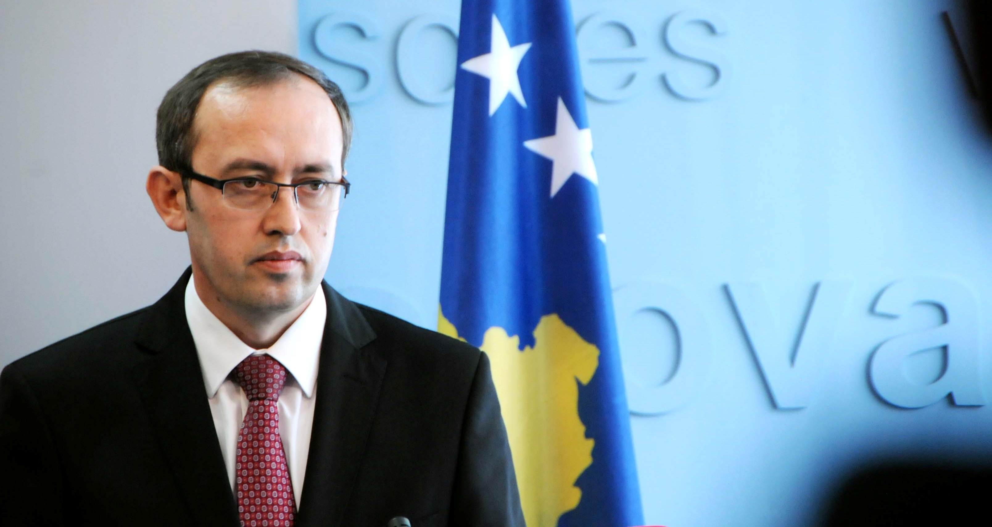 Hoti: Thaçi është argat i serbëve dhe i rusëve
