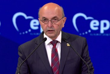 Isa Mustafa: Kadri Veseli po i bënë vetes reklamë, LDK nuk i beson