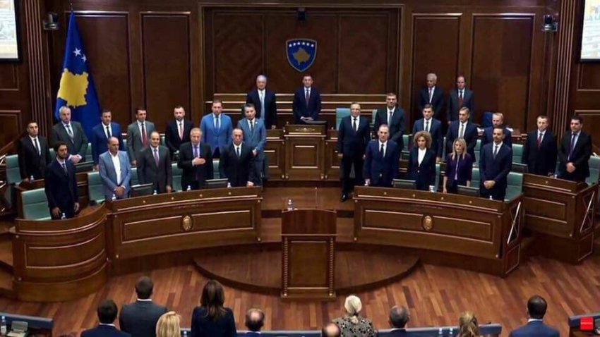 Qeveri e madhe me suksese të vogla