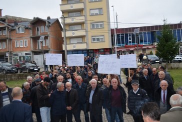 JUNIKU ka protestuar kundër marrjes së ujit nga Komuna e Gjakovës në burimin e Lumit Ereniku