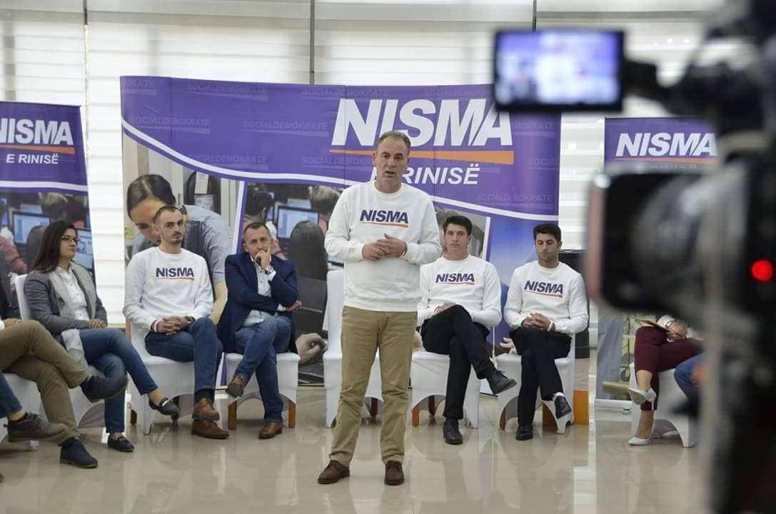 Limaj të rinjve të Pejës: Askush jashtë Kosovës nuk ju pret me lule, të punojmë bashkë