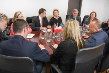 Haradinaj pas takimit me ambasadorët: Taksa nuk hiqet, produktet janë të garantuara për të gjithë