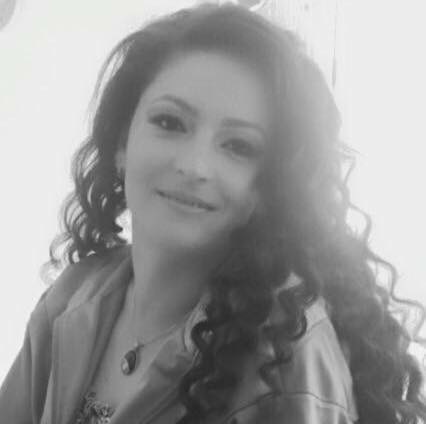 Shkruan Indira Hoxha: Pse të jem fëmijë i adoptuar?