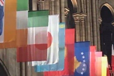 Flamuri i Kosovës në Notre Damme e hallakat Daçiqin