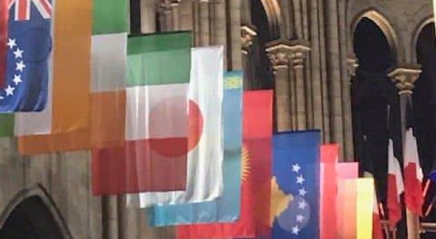 Flamuri i Kosovës në Notre Damme e hallakat Daçiqin