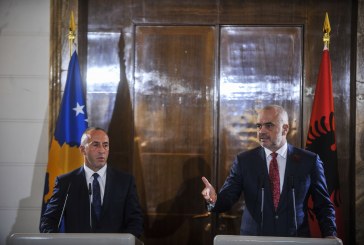 Edi Rama ‘Dridhë’ Serbinë me deklaratat nga Peja: Kosova dhe Shqipëria kanë një fëtyrë, atë Kuq e Zi