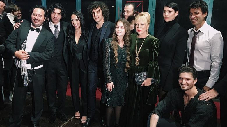 Dua Lipa, Ramë Lahaj, Inva Mula, Elhaida Dani e Ermal Meta kënduan së bashku “Luleborë” në fund të koncertit në Romë