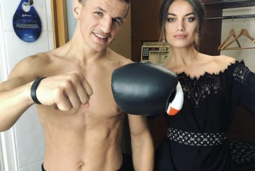 Pas fitores Robin Krasniqi relaksohet me të fejuaren e tij