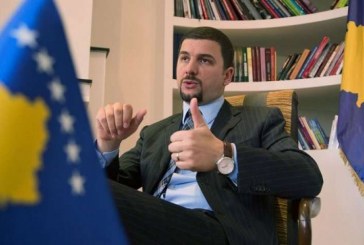 Qymyr në mes të Prishtinës, reagon Memli Krasniqi: Tani jo kerret po e ndotin ajrin!