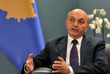 Isa Mustafa i përgjigjet Lekajt : Edhe pyetjet i ke si vezët