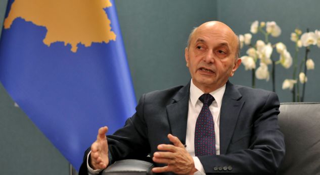 Isa Mustafa i përgjigjet Lekajt : Edhe pyetjet i ke si vezët