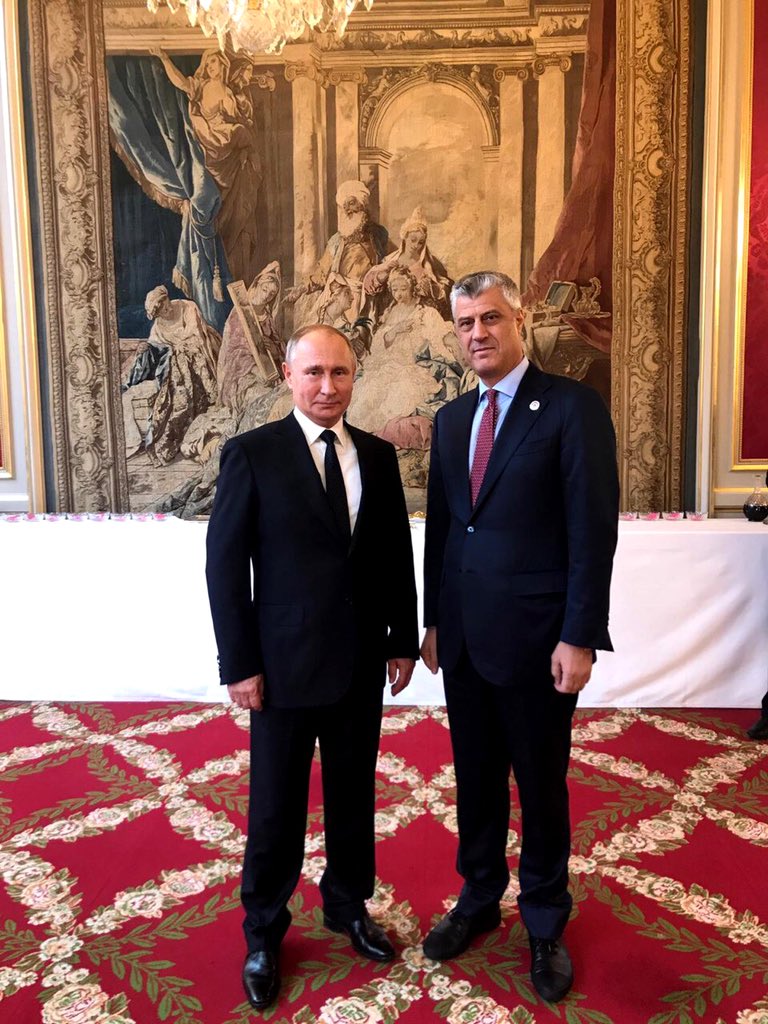 Thaçi shtërngon duartë me Putinin në Paris