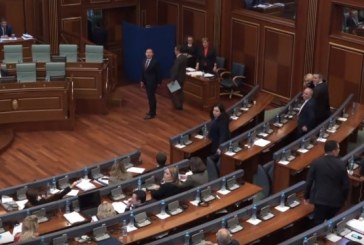 LDK lëshon sallën, seanca vazhdon