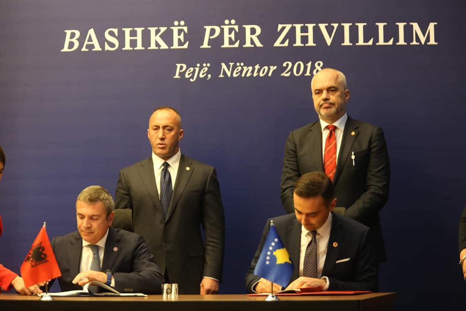 Nënshkruhet marrëveshja për heqjen e tarifave të telefonisë mobile mes Kosovës dhe Shqipërisë