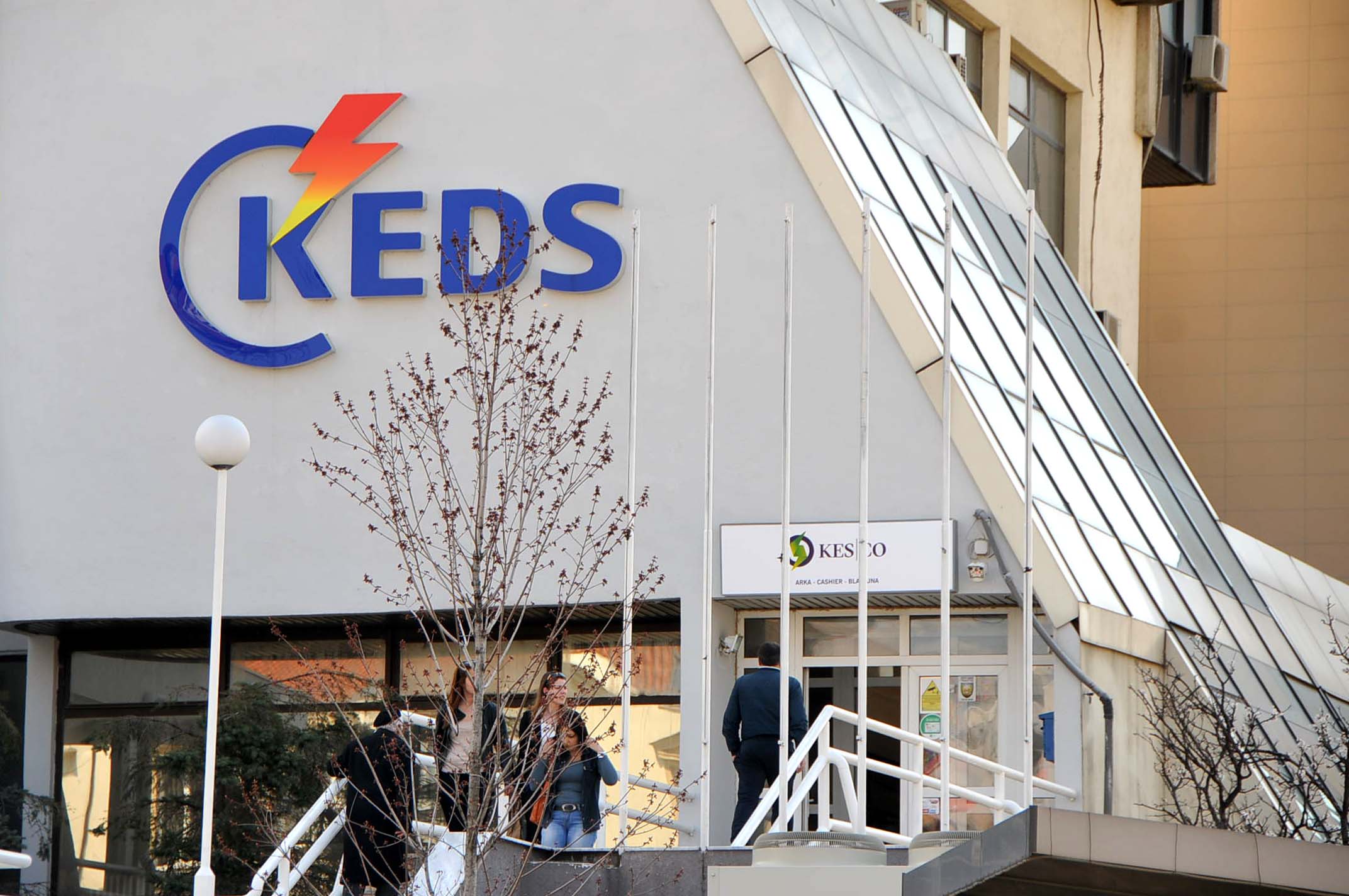 KEDS-i s’bindet, thotë se është i detyruar të bëjë ndërprerje të rrymës
