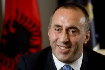 Haradinaj uron “28 Nëntorin”, kujton daljen në skenë të UÇK’së dhe ditëlindjen e Adem Jasharit