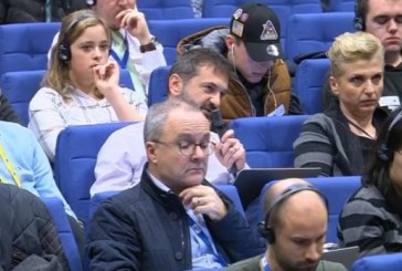 Replika të ashpëra në mes zyrtarëve të BE-së dhe gazëtarëve nga Kosova për taksën