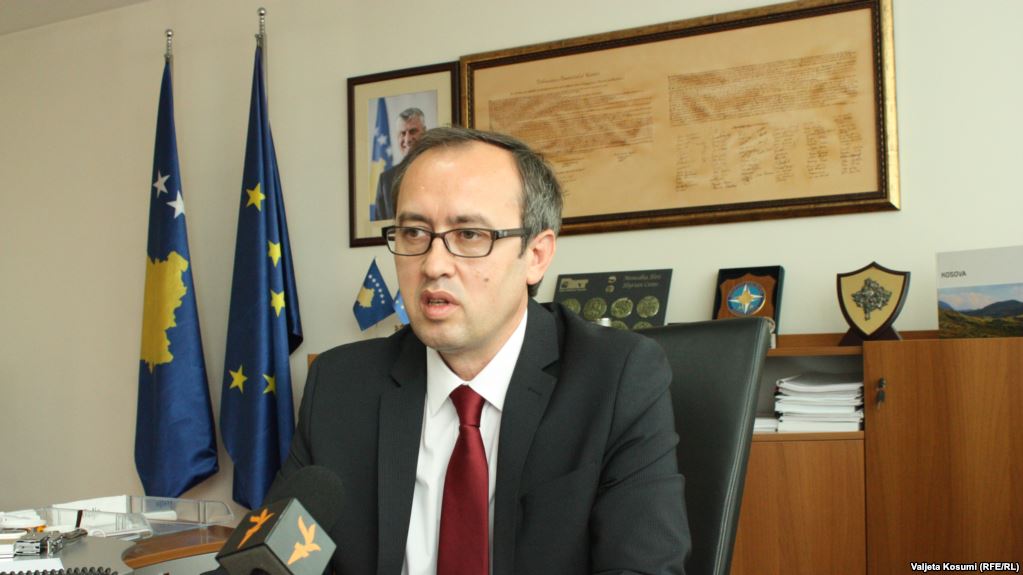 Hoti: Postet imagjinare po i kushtojnë qeverisë Haradinaj miliona euro