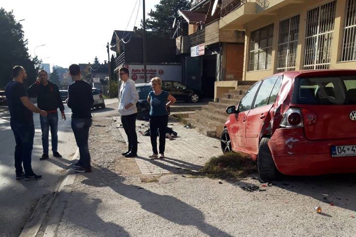 Aksident trafiku në Prishtinë, lëndohet një femër