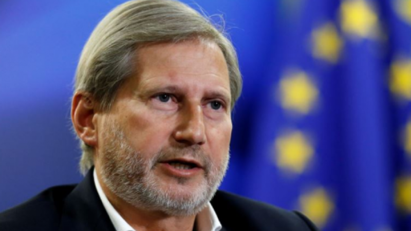 Hahn bisedon me liderët e Kosovës për situaten në vend