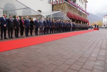 Mbledhja e dy qeverive në Pejë, delegacioni i Kosovës pa asnjë femër