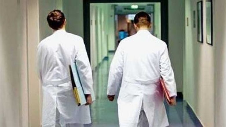 “Mjekëve në Kosovë do t’u dyfishohen pagat, të gjithë po duan të punësohen në QKUK”