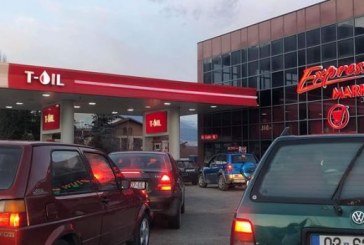 Edhe një pompë në Pejë e zbret litrin e naftës nën 1 euro – kolonë veturash