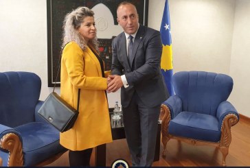 Asambleistja artiste për dy javë i ndërroi dy parti