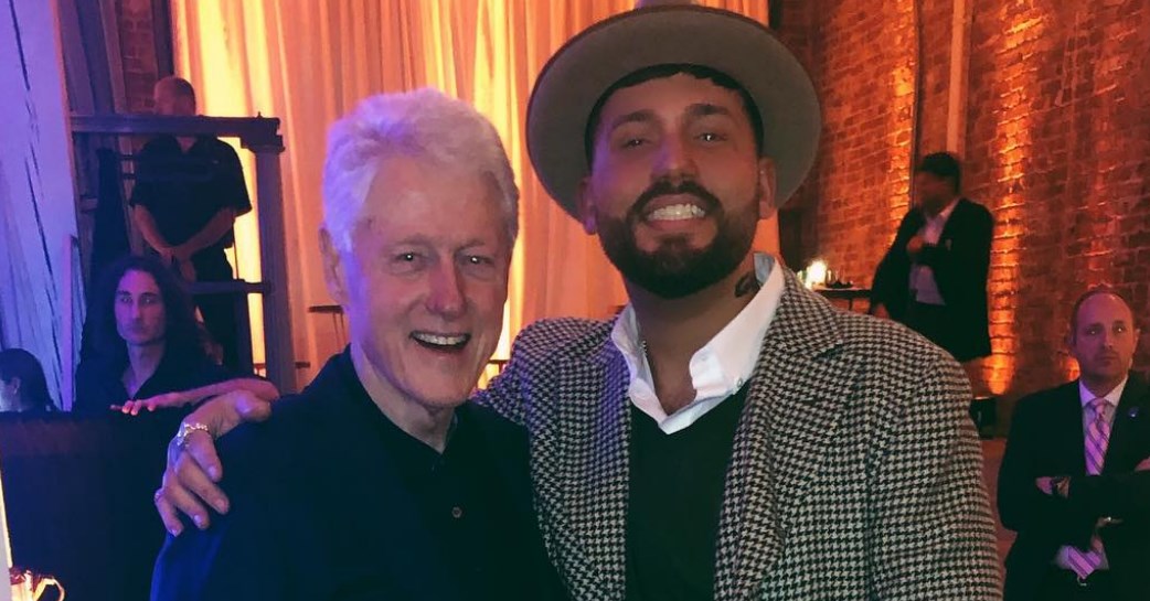 Bill Clinton merr pjesë në ndejën private për dëgjimin e albumit të Gashit