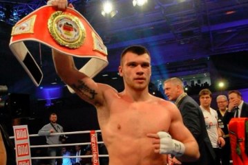 Jurgen Uldedaj ‘shpërthen’ në lot pasi shpallet kampion bote në WBO, titullin ia dedikon babait!