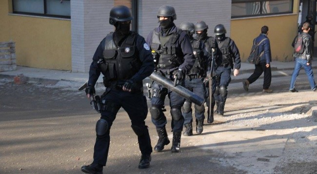 Policia konfirmon bastisjen në shtëpinë e Gecit: Operacioni po zhvillohet për krim të organizuar