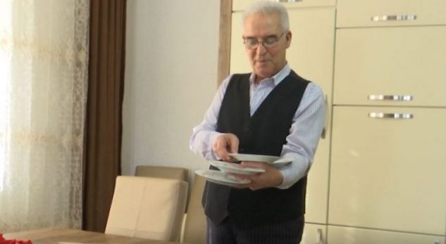 Ferizajasi që i shërbeu Titos, Rugovës e Thaçit, fitoi vendin e parë si kamarier në vitin 1974