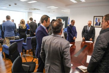 Kryeministri Haradinaj nis ditën me një minutë heshtje për George H. W. Bush