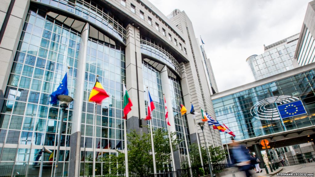 22 eurodeputetë i shkruajnë Tuskut e austriakëve: Liberalizoni vizat për Kosovën (Dokument)