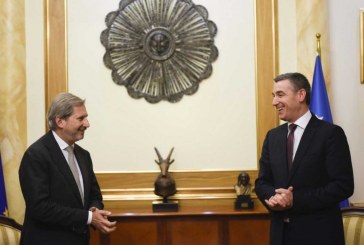 Veseli ka një kërkesë për  Hahnin: Vendimi për heqjen e vizave nuk duhet të shtyhet