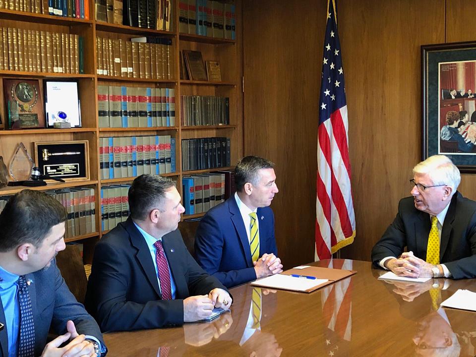 Veseli takoi homologen e tij të Iowa-s, Linda Upmeyer dhe drejtues tjerë të këtij shteti