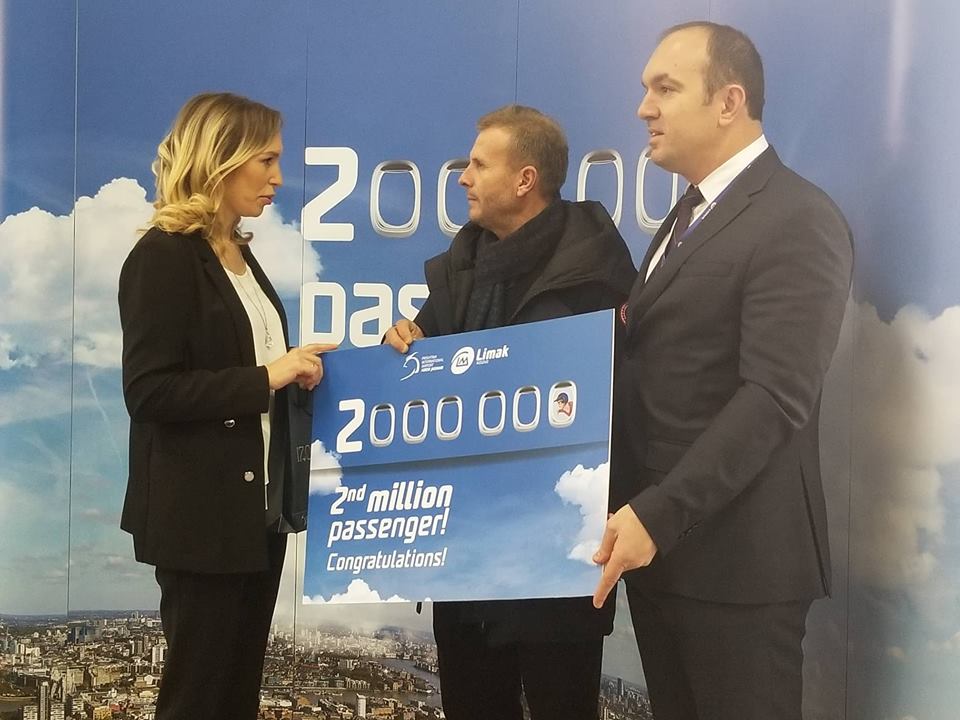 Aeroporti ”Adem Jashari”, shpërblen udhëtarin e 2 miliontë