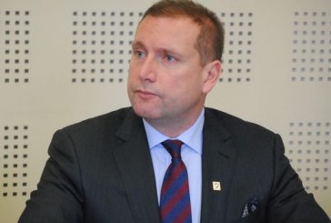 Çfarë po fshehë Sefaj,  kërkon që të raportojë pa praninë e medieve për depërtimin e “gulenistëve”