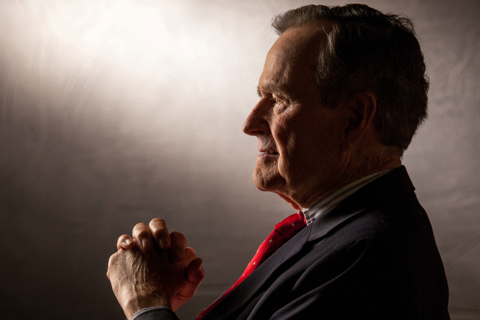 Nga heroi i Luftës së Dytë Botërore – në president të SHBA-ve, duke kujtuar jetën e Xhorxh H.W Bush