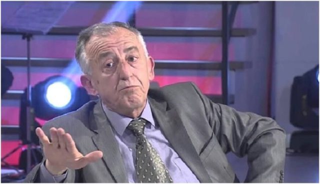 Mos me thuaj “selam alejkum “, po me thuaj shqip: T`u ngjate jeta