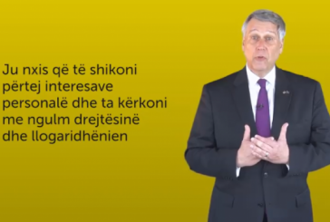 Ambsadori Kosnett me mesazh të qartë për Kosovën: Amerika i do zyrtarët e korruptuar në burg (Video)
