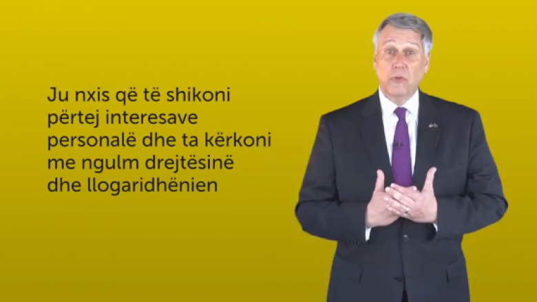 Ambsadori Kosnett me mesazh të qartë për Kosovën: Amerika i do zyrtarët e korruptuar në burg (Video)